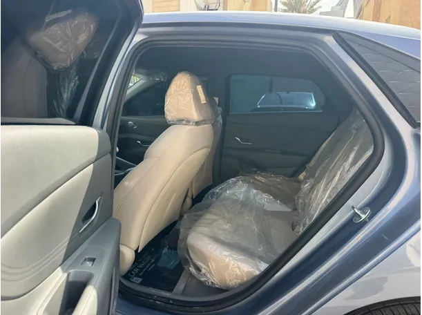 Car image 13