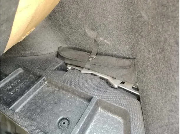 Car image 33