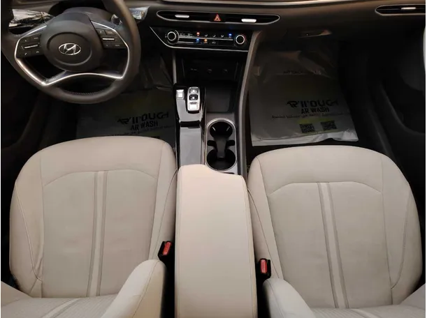 Car image 18