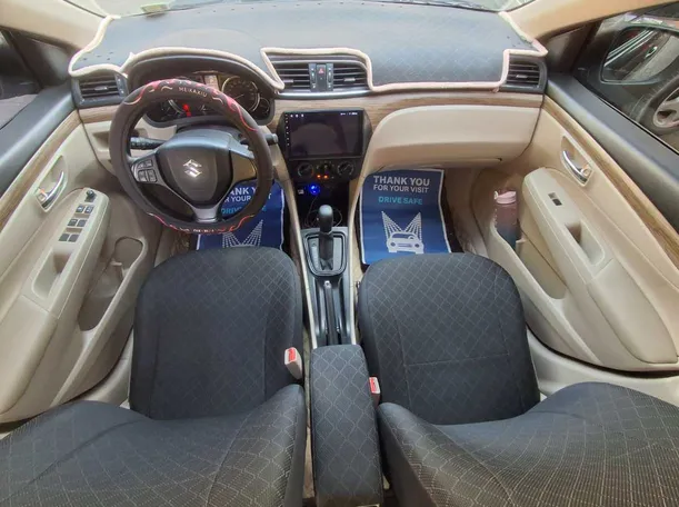 Car image 14