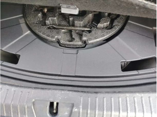 Car image 40