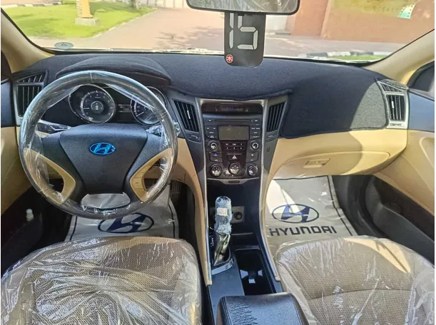 Car image 17