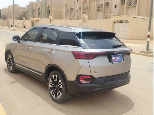 Car image 7