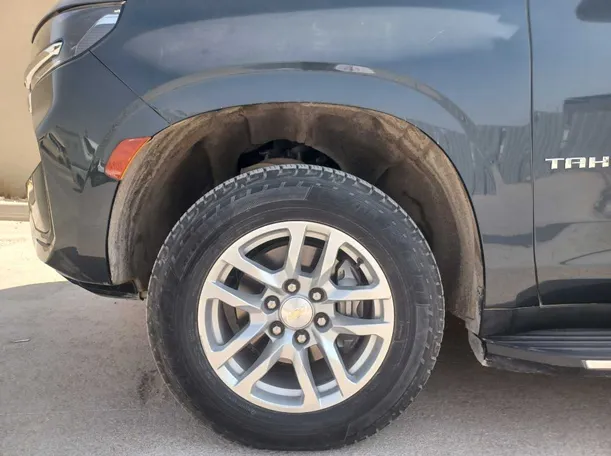 Car image 9