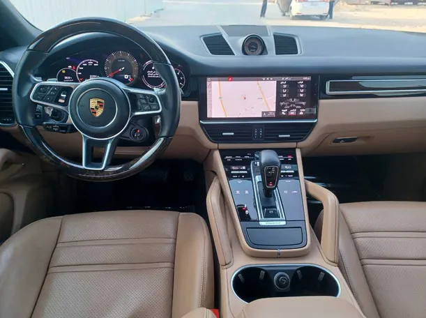 Car image 16