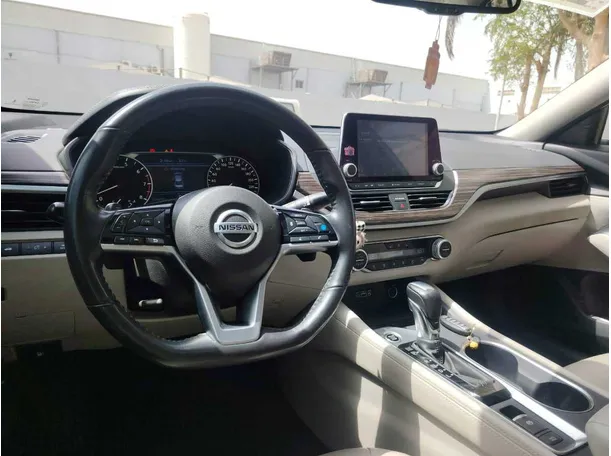 Car image 28