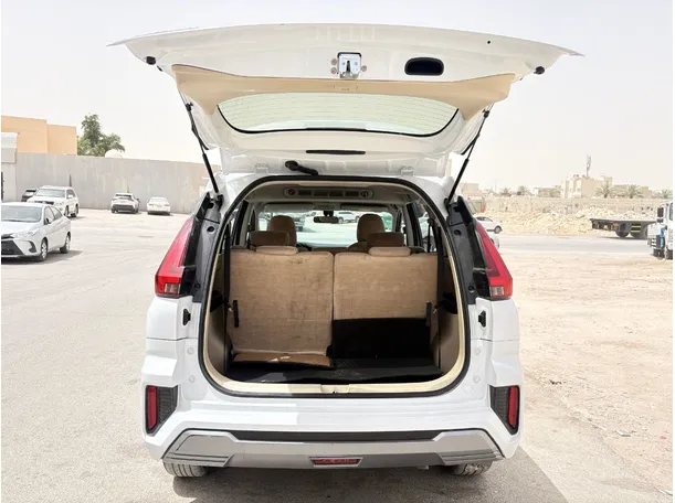Car image 24