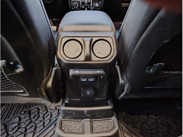 Car image 27