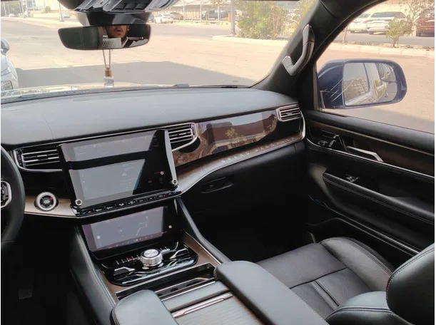 Car image 23