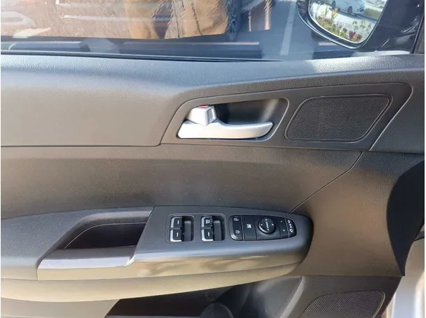 Car image 31