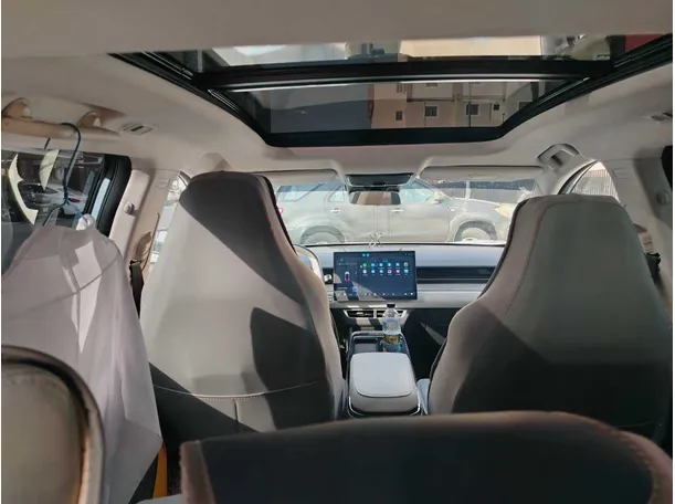 Car image 15