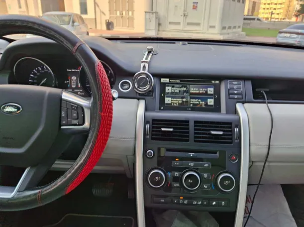 Car image 16