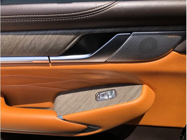Car image 23