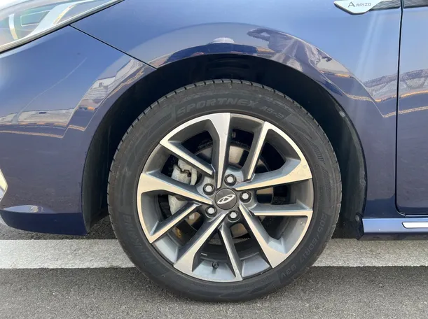 Car image 9