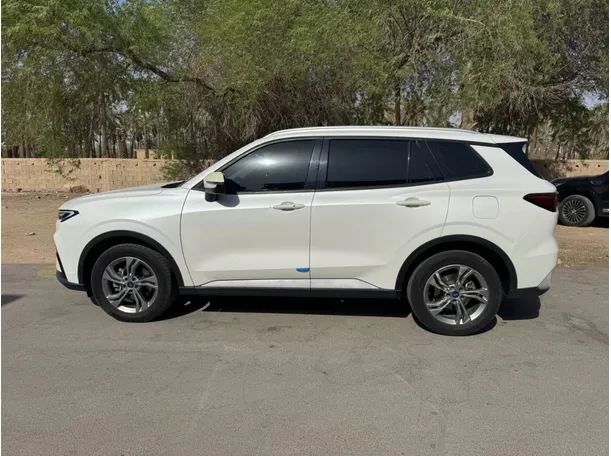 Car image 8
