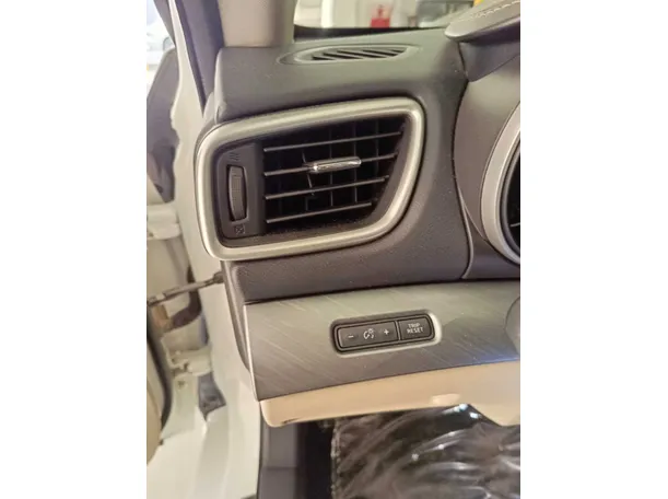 Car image 32