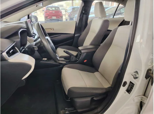 Car image 14