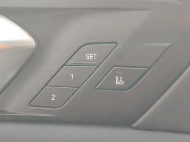 Car image 38