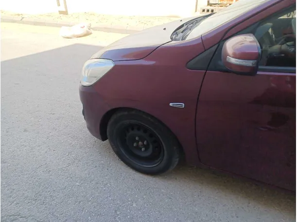 Car image 9