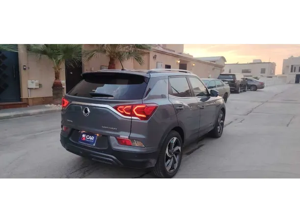 Car image 5