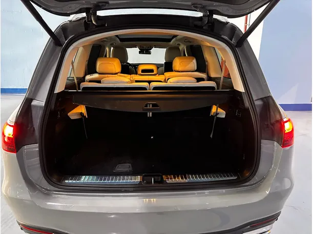 Car image 26