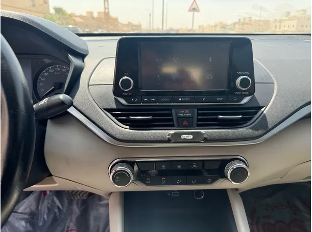 Car image 18