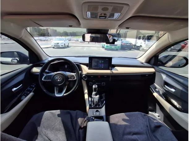 Car image 17
