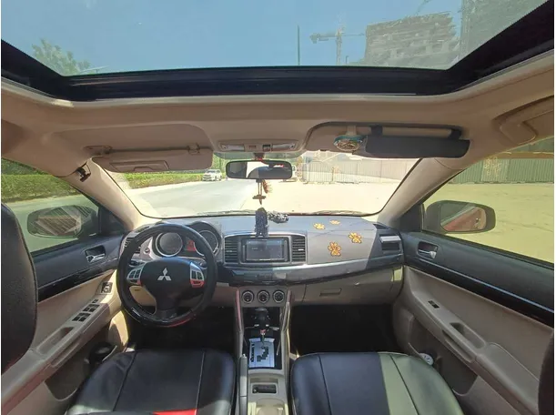 Car image 17