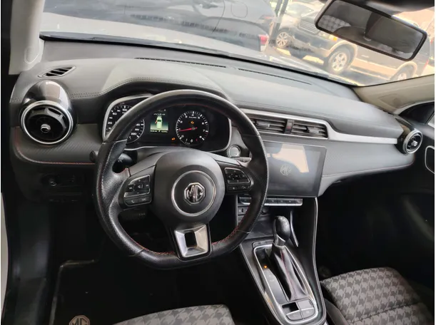 Car image 16