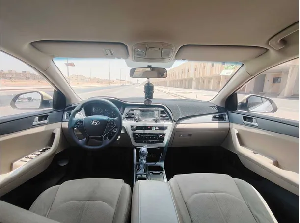 Car image 19
