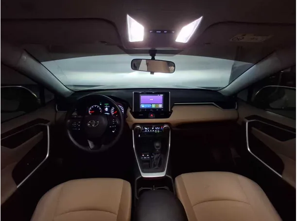 Car image 17