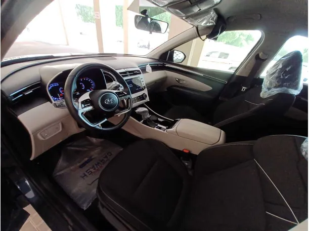 Car image 11