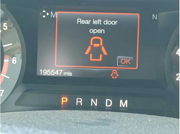 Car image 18
