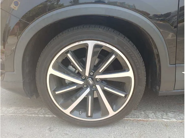 Car image 9