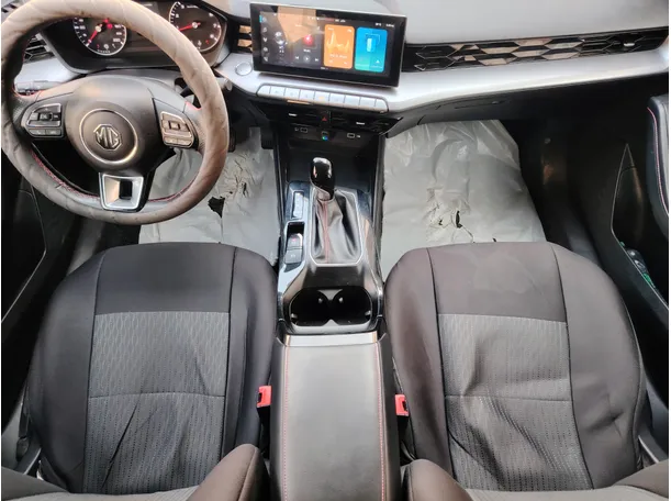 Car image 18
