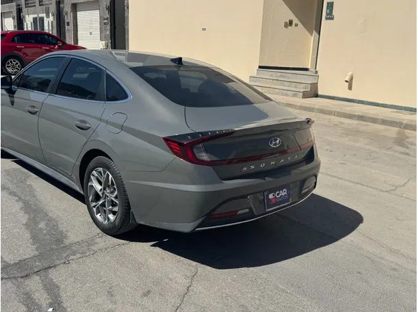 Car image 8