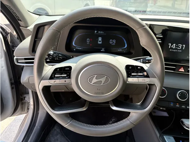 Car image 24
