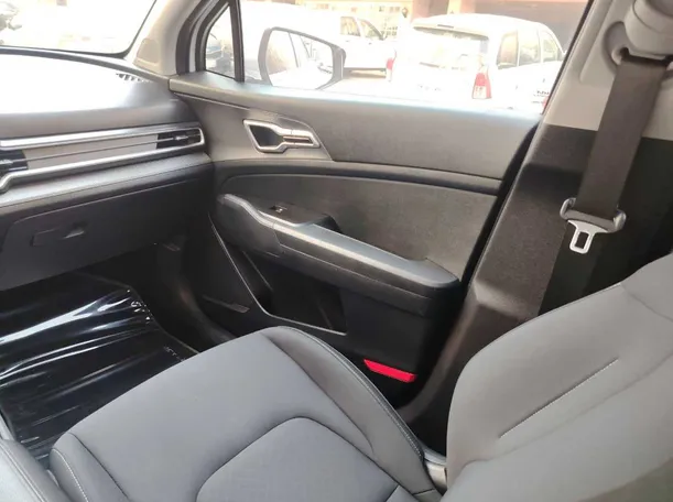 Car image 35