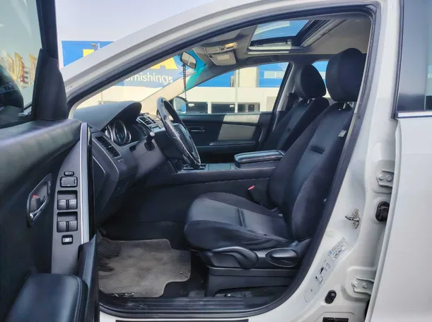 Car image 12