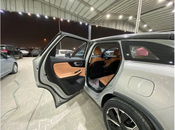 Car image 8