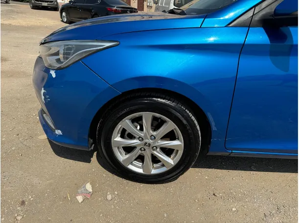 Car image 9