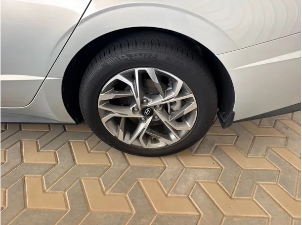 Car image 7