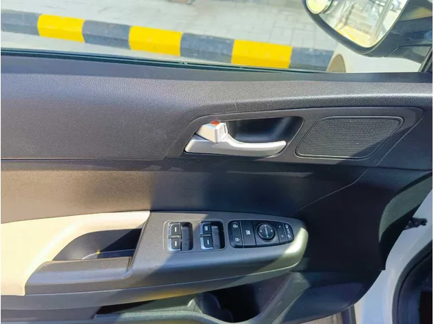 Car image 27