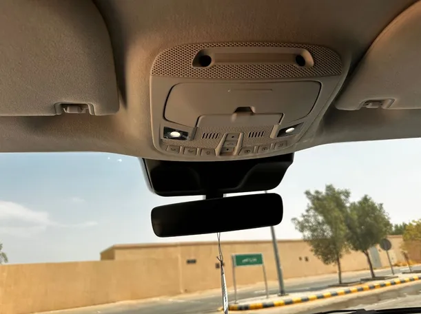Car image 30