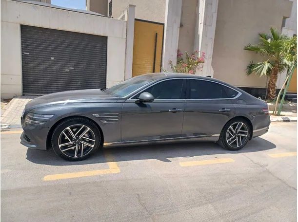 Car image 8
