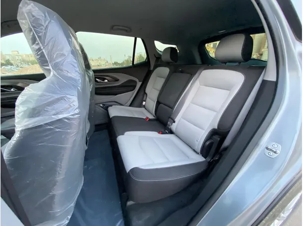 Car image 13