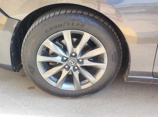 Car image 10