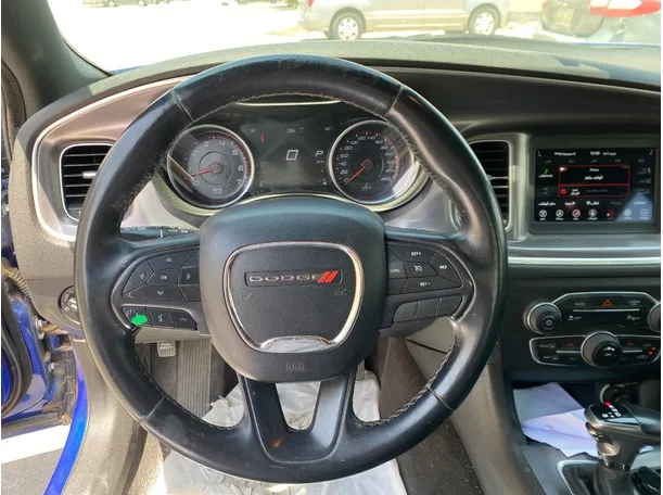 Car image 16