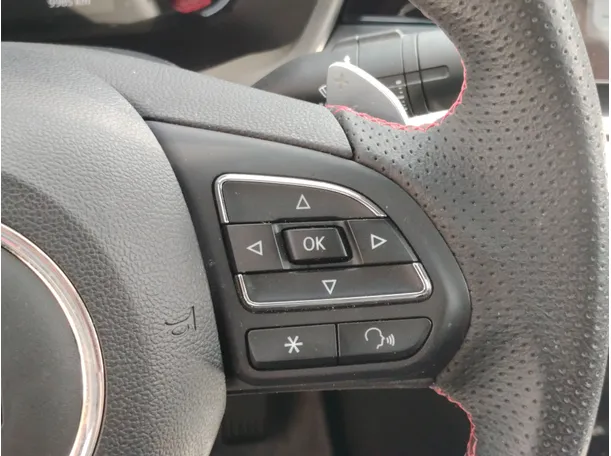 Car image 26