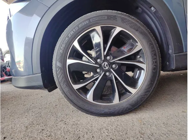 Car image 10